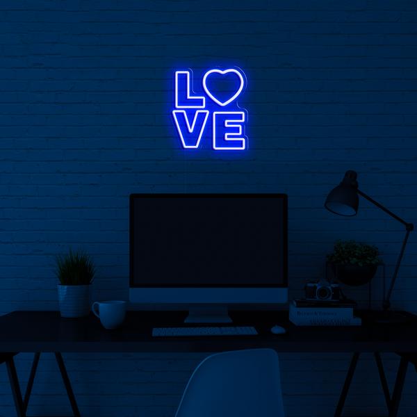 Πινακίδα LED νέον στον τοίχο - 3D logo LOVE - με διαστάσεις 50 cm
