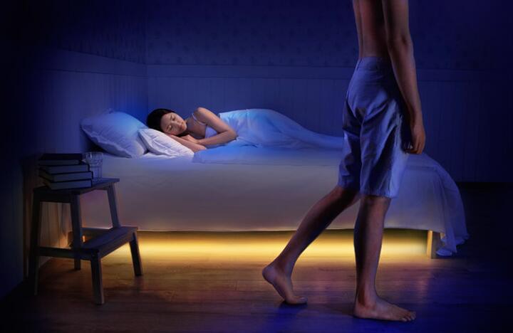 LED λωρίδα φωτός κάτω από το κρεβάτι με αισθητήρα κίνησης