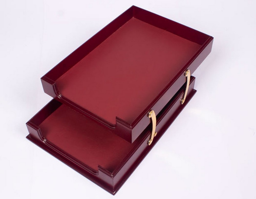 Ξύλινος και δερμάτινος δίσκος (αποθήκευση) με χρυσά αξεσουάρ