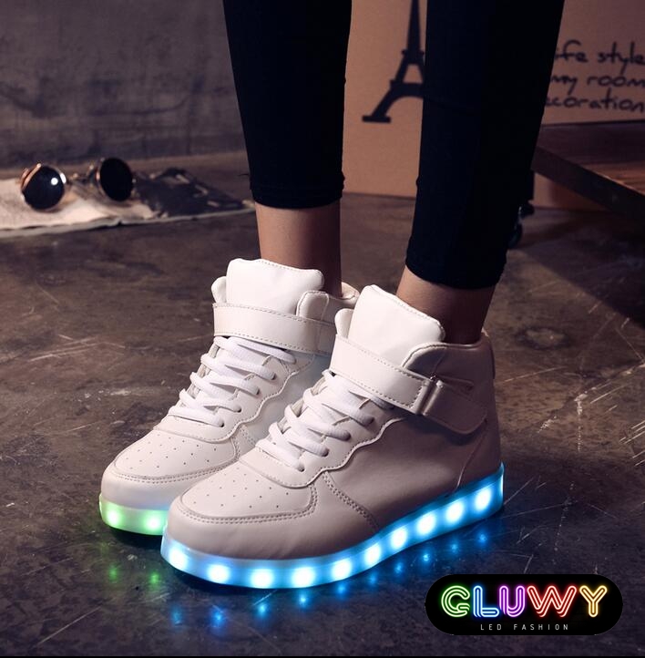Πάνινα παπούτσια με λάμψη LED λευκά