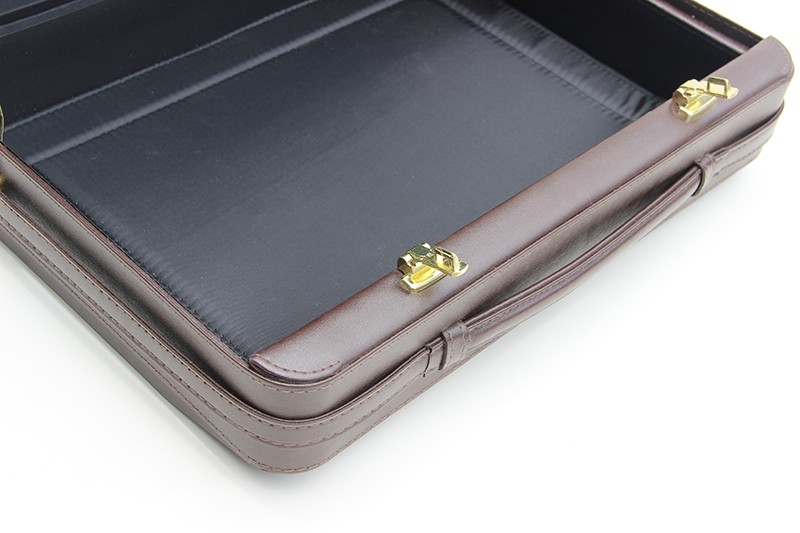 δερμάτινη βαλίτσα για notebook και laptop